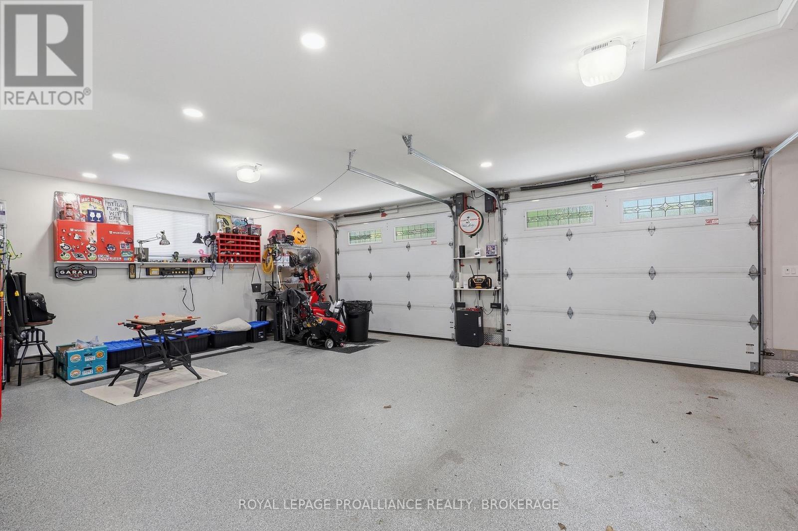 6 BYRON CRESCENT - 43