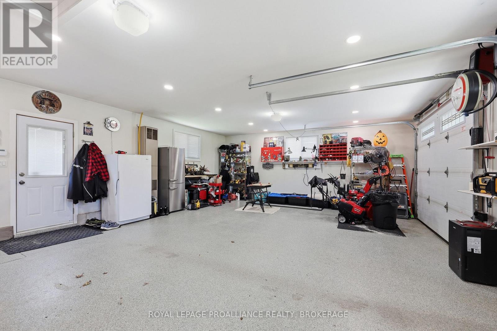 6 BYRON CRESCENT - 44