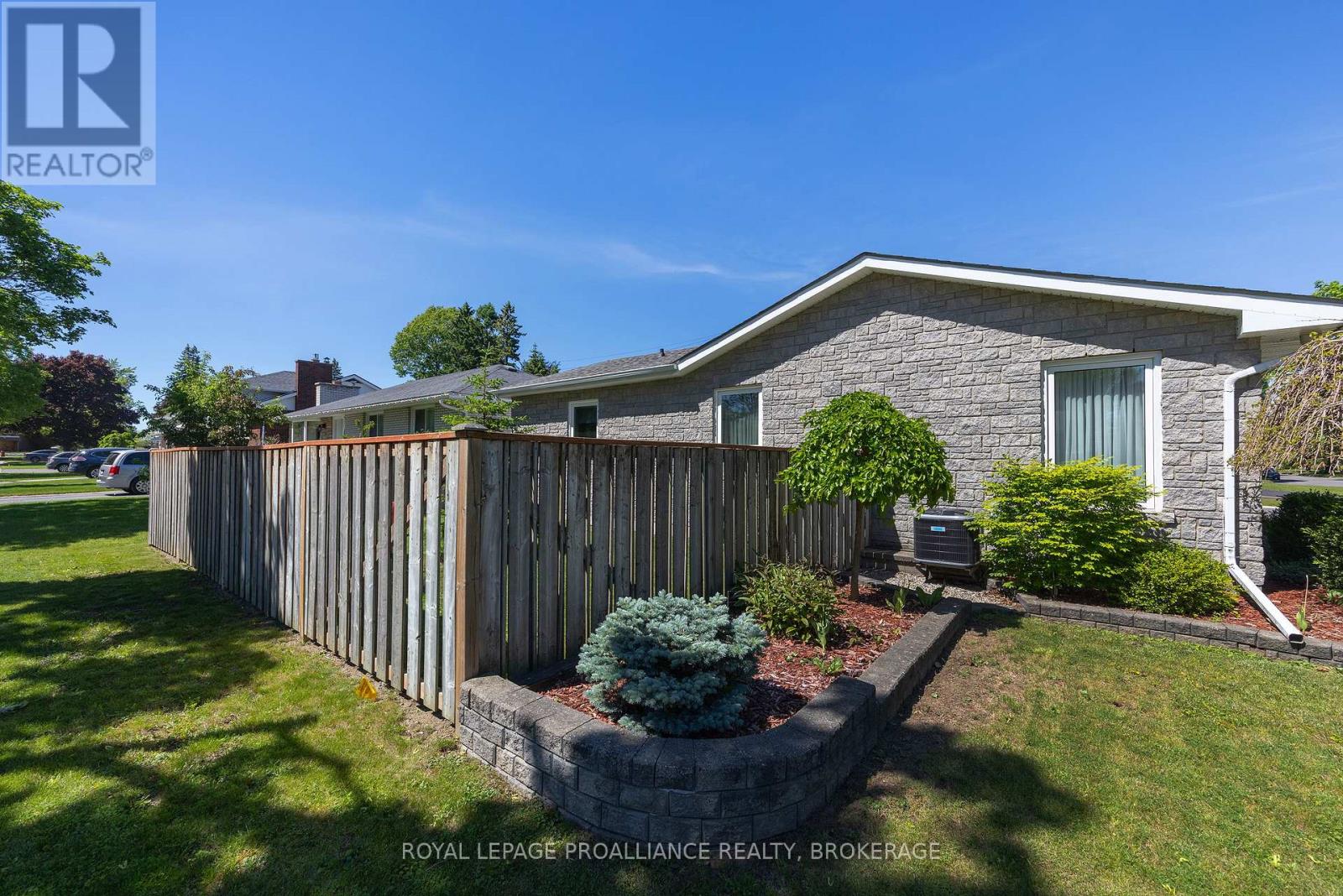 6 BYRON CRESCENT - 5