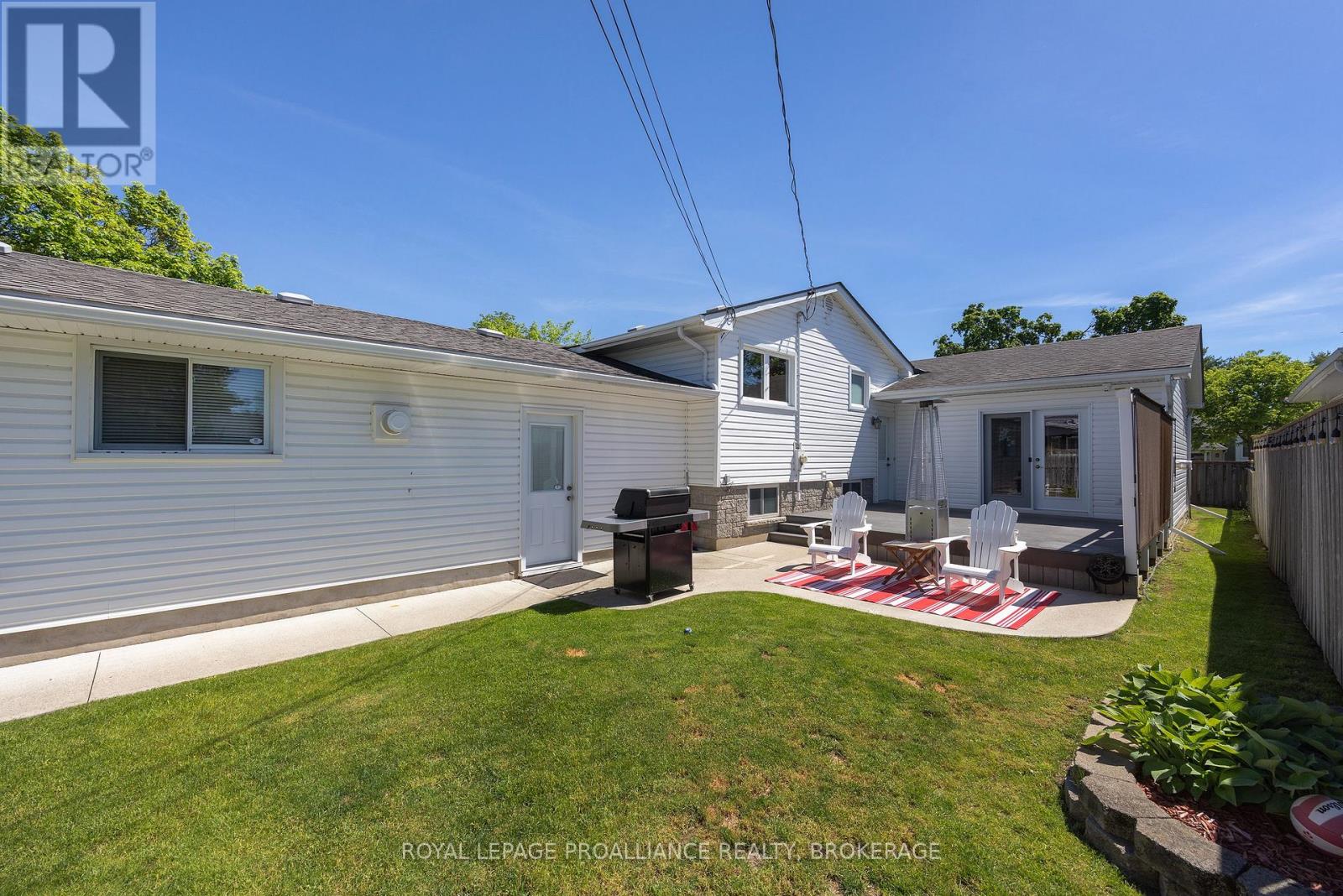 6 BYRON CRESCENT - 6