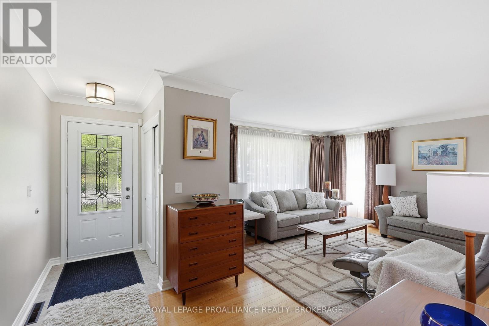 6 BYRON CRESCENT - 8