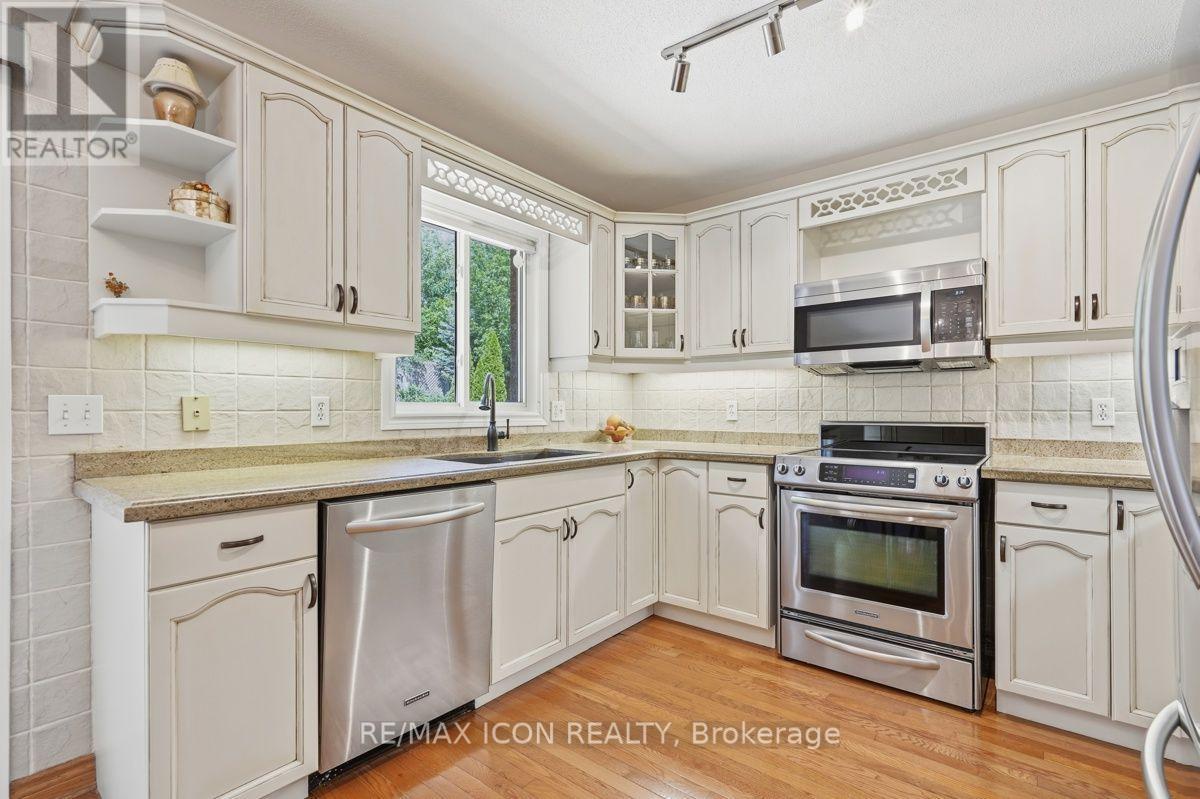 632 THORNWOOD DRIVE - 12