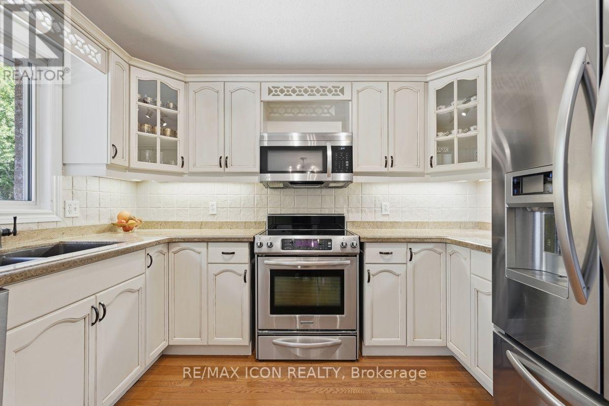 632 THORNWOOD DRIVE - 13
