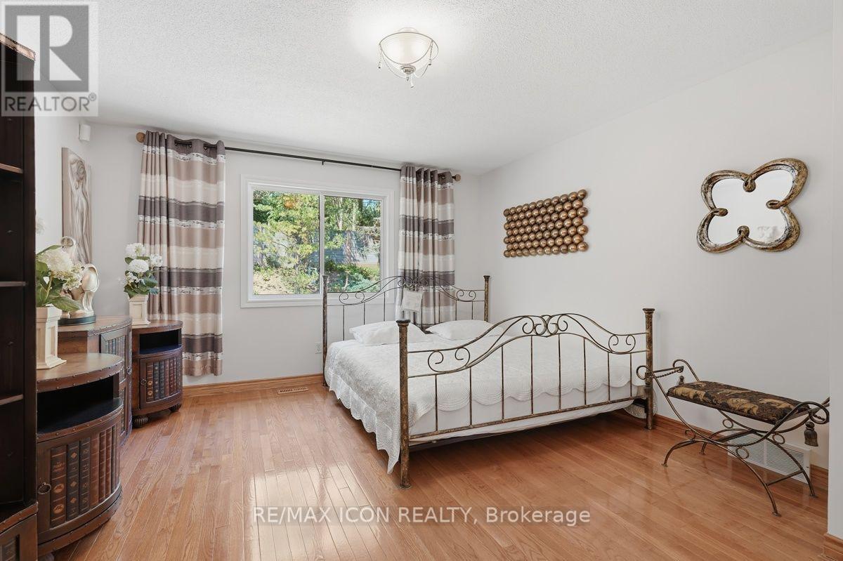 632 THORNWOOD DRIVE - 18
