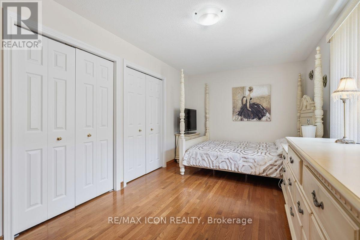 632 THORNWOOD DRIVE - 21