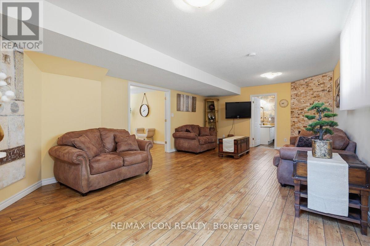 632 THORNWOOD DRIVE - 23