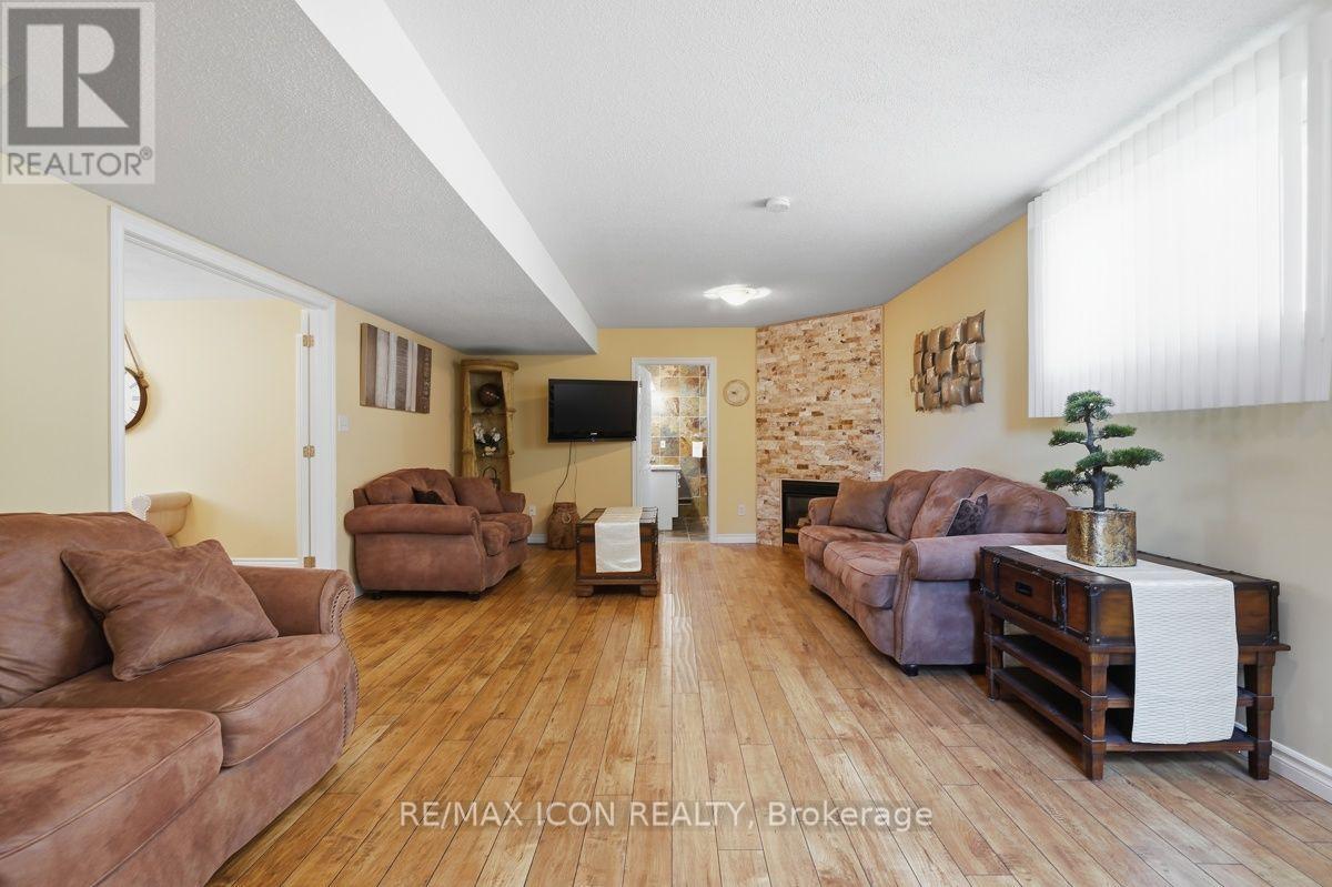 632 THORNWOOD DRIVE - 24