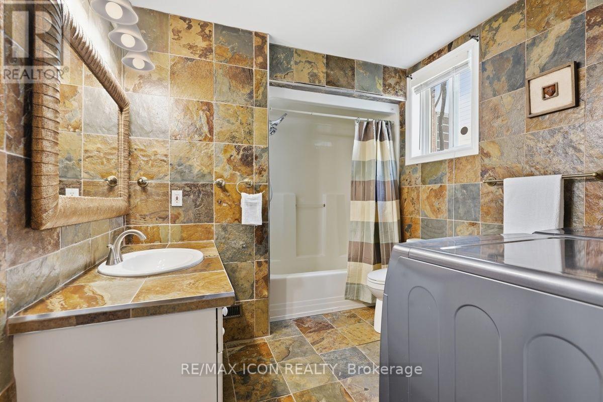 632 THORNWOOD DRIVE - 33