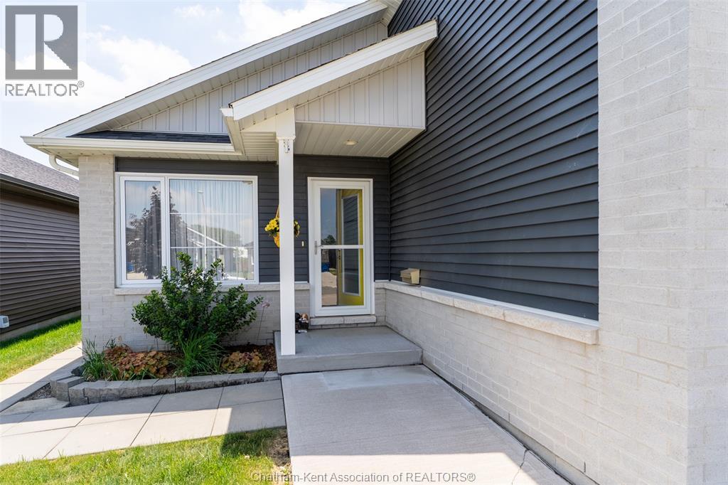 105 Moonstone CRESCENT - 3