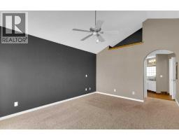 63 Mt Assiniboine Circle Se, Calgary, AB T2Z2N6 Photo 17