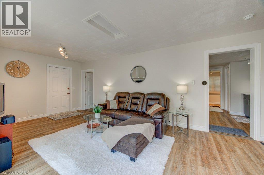 461 SELKIRK Street - 32