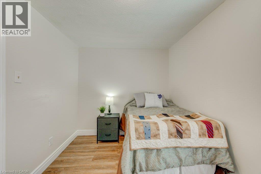 461 SELKIRK Street - 37
