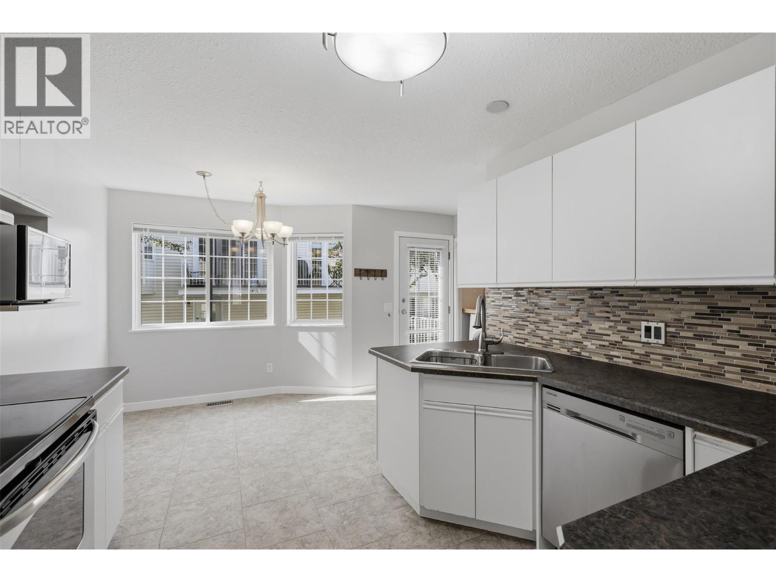 #46 2020 ROBSON Drive - 10