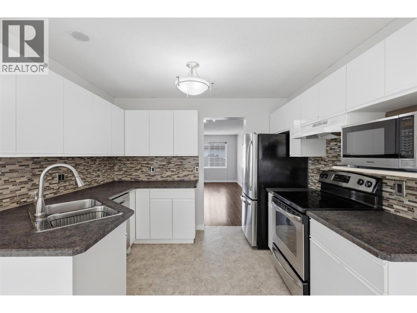 #46 2020 ROBSON Drive - 11