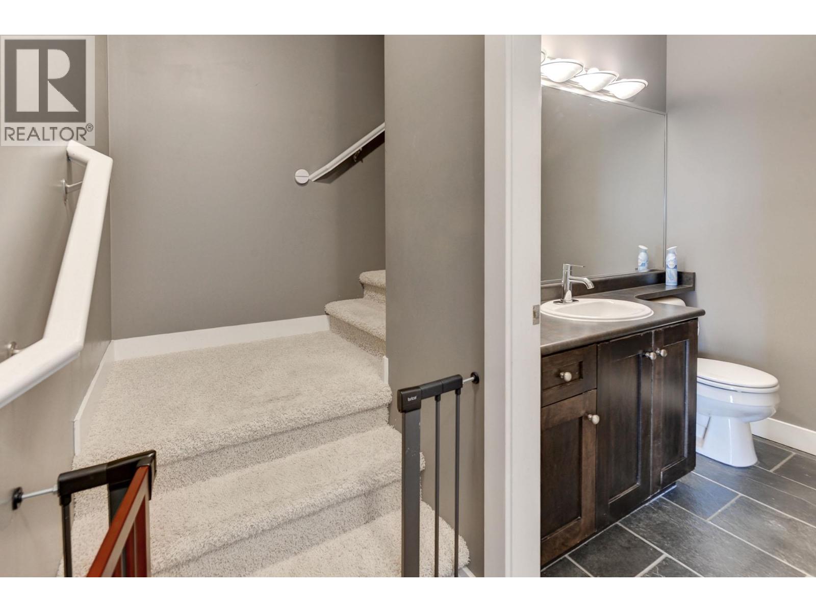 #6 738 DUNROBIN Drive - 22