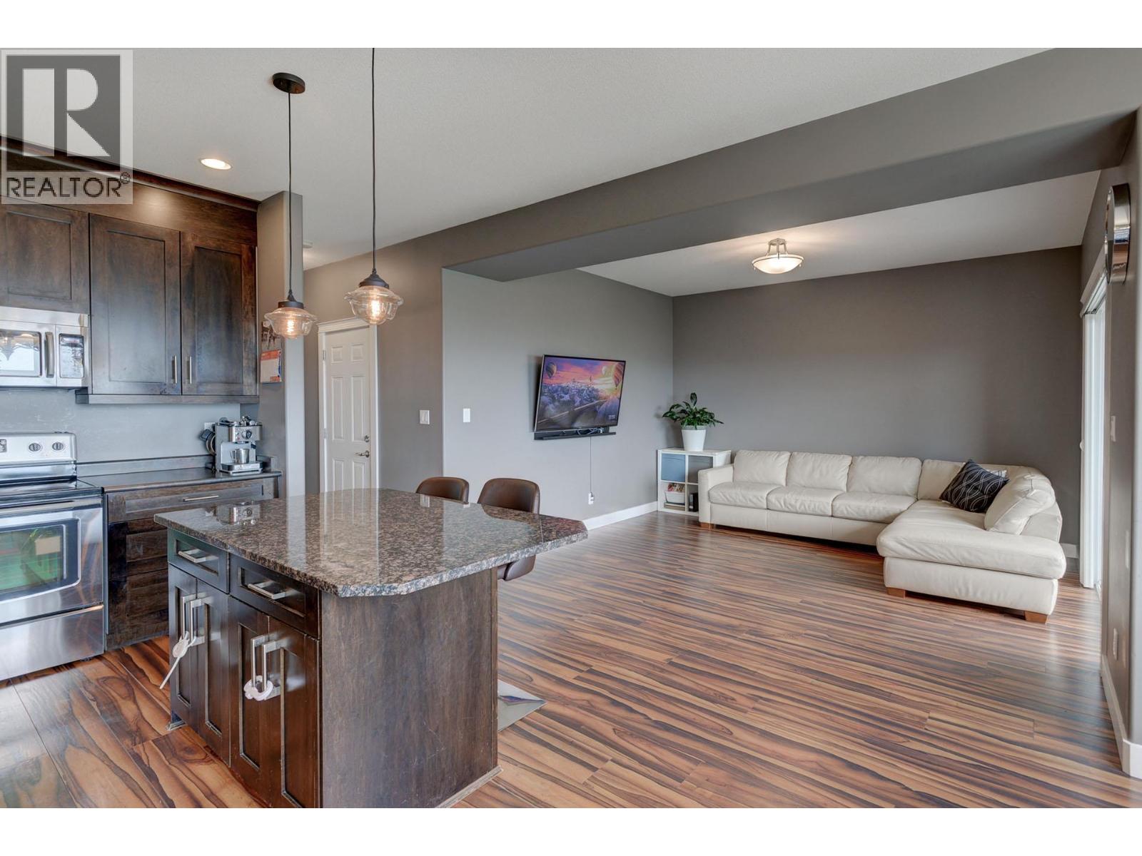 #6 738 DUNROBIN Drive - 8
