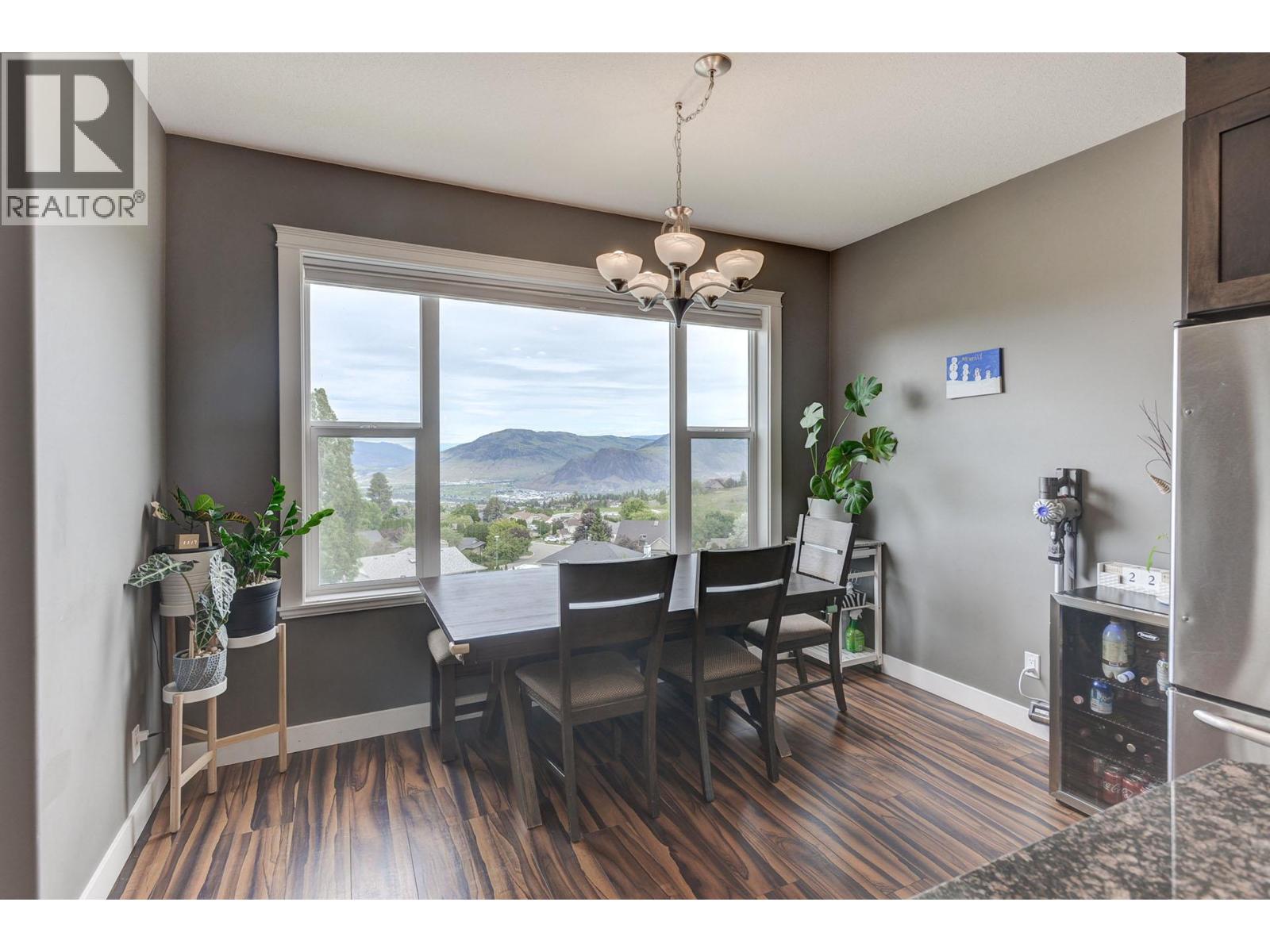 #6 738 DUNROBIN Drive - 5