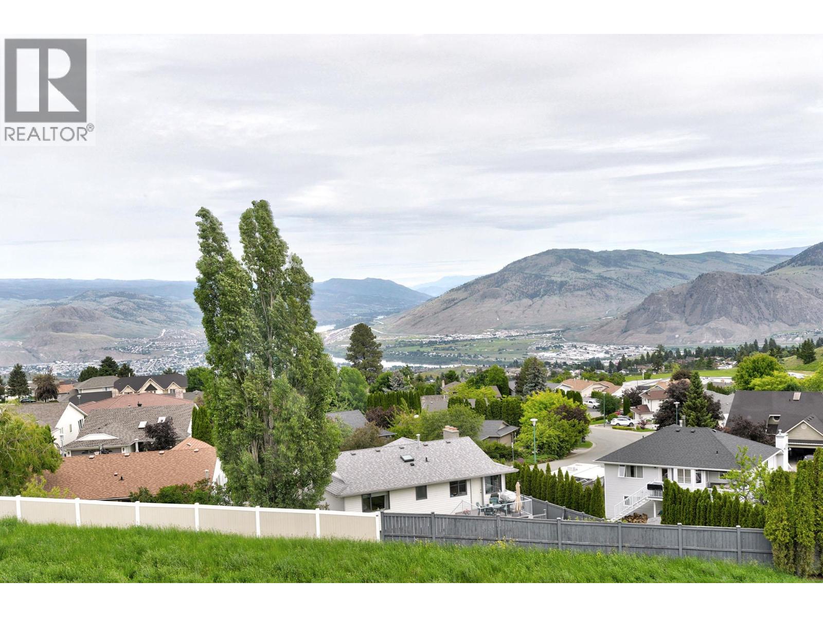 #6 738 DUNROBIN Drive - 3