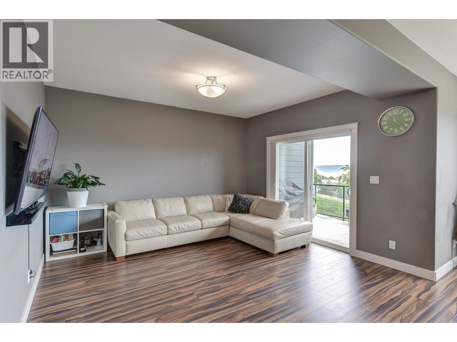 #6 738 DUNROBIN Drive - 12