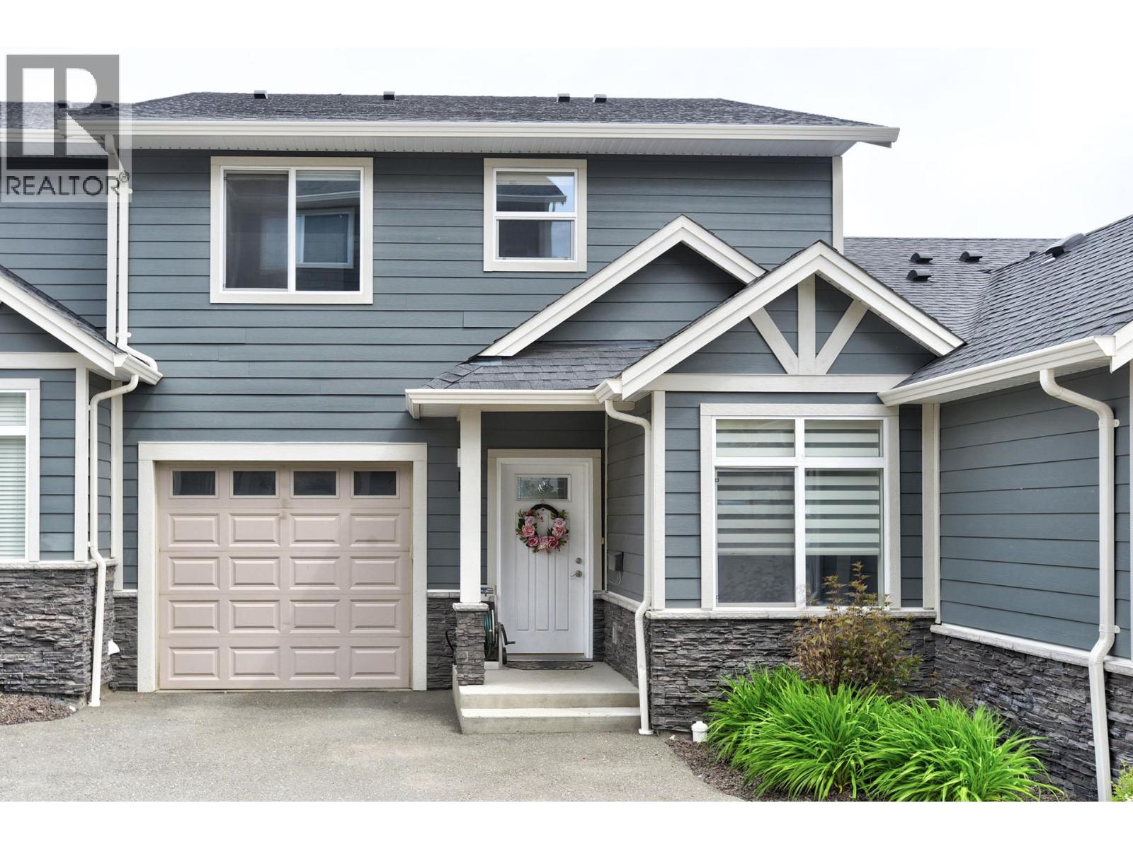 #6 738 DUNROBIN Drive - 2