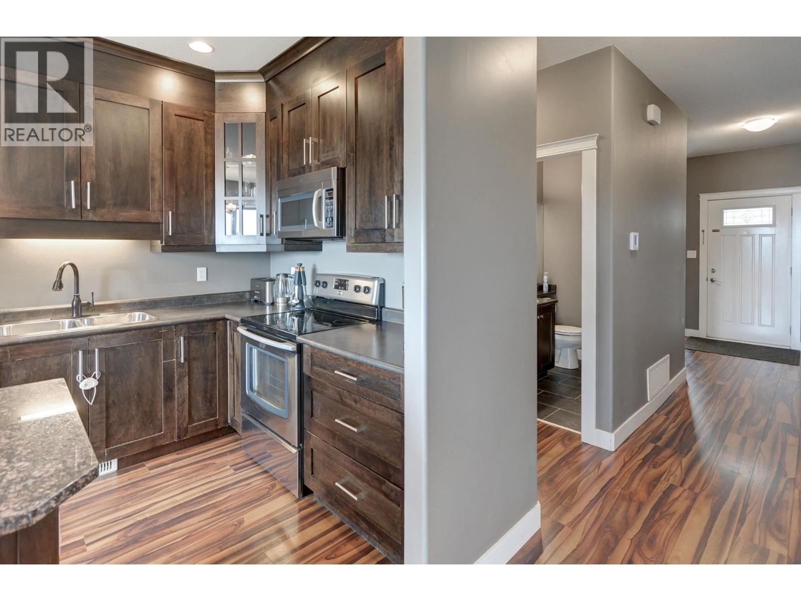 #6 738 DUNROBIN Drive - 7