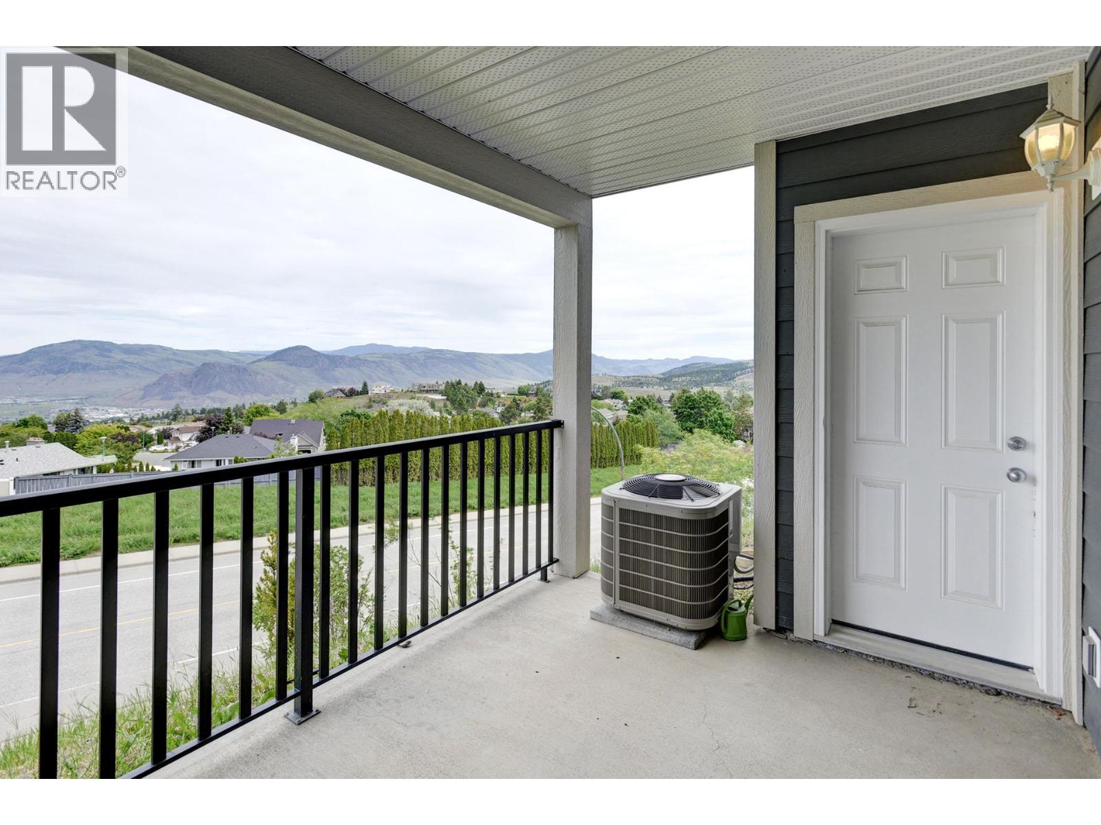 #6 738 DUNROBIN Drive - 17