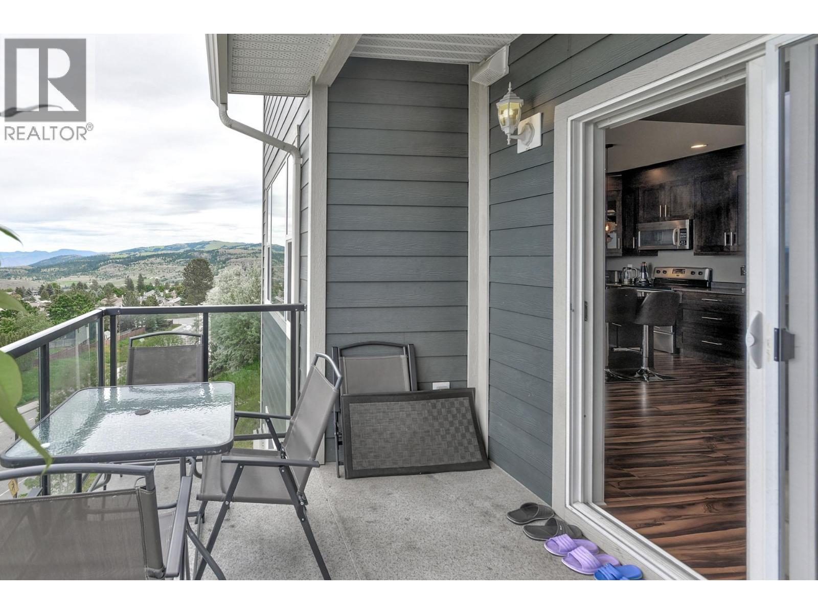 #6 738 DUNROBIN Drive - 28