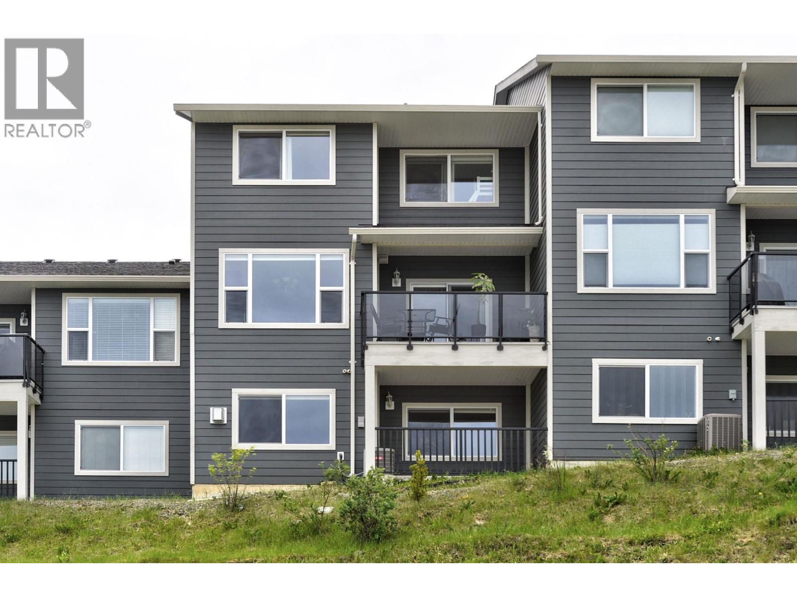 #6 738 DUNROBIN Drive - 4