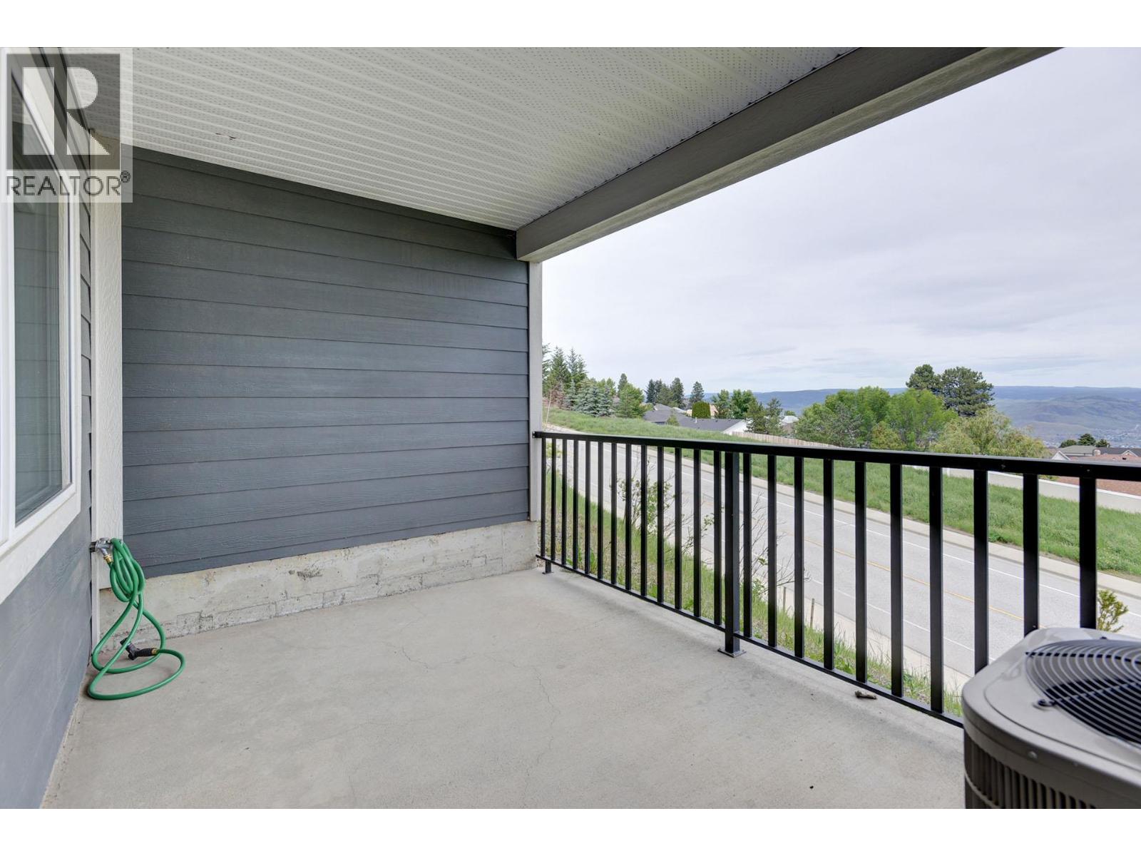 #6 738 DUNROBIN Drive - 26