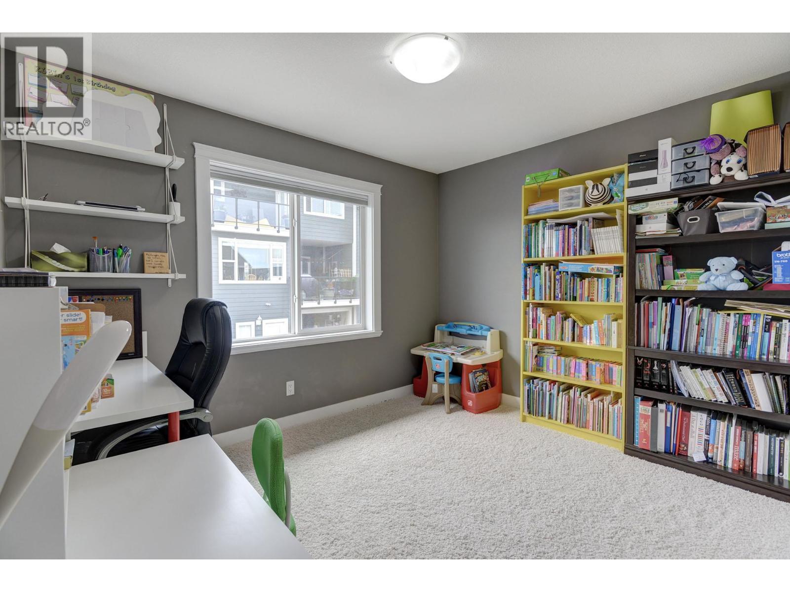 #6 738 DUNROBIN Drive - 18