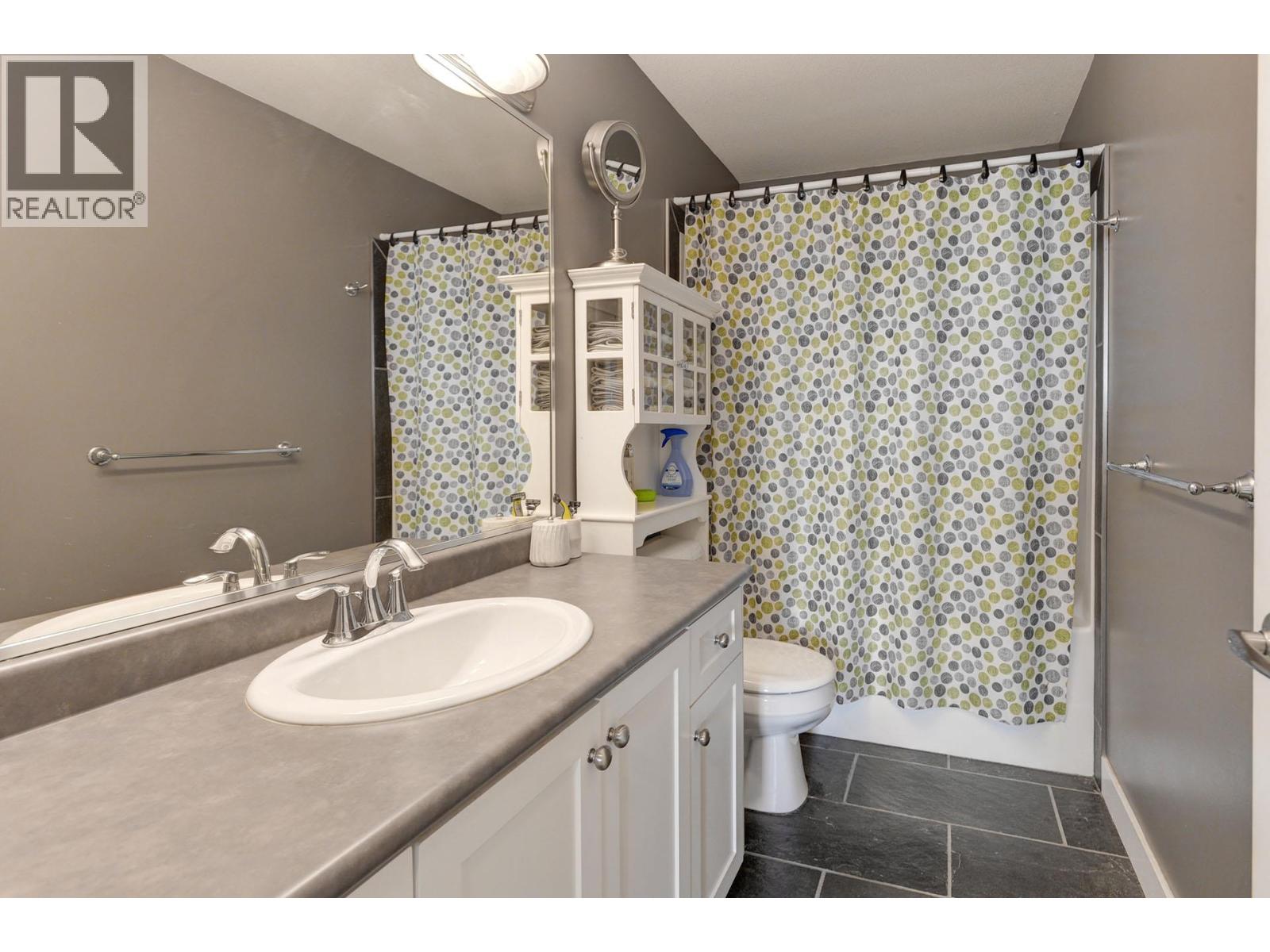 #6 738 DUNROBIN Drive - 20