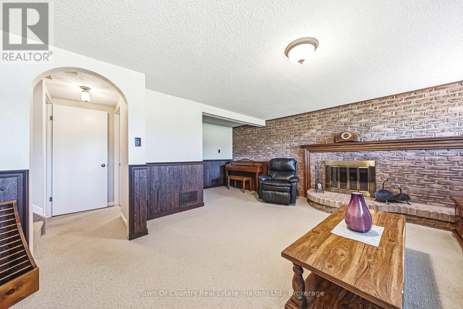 381 COMMERCIAL STREET - 20