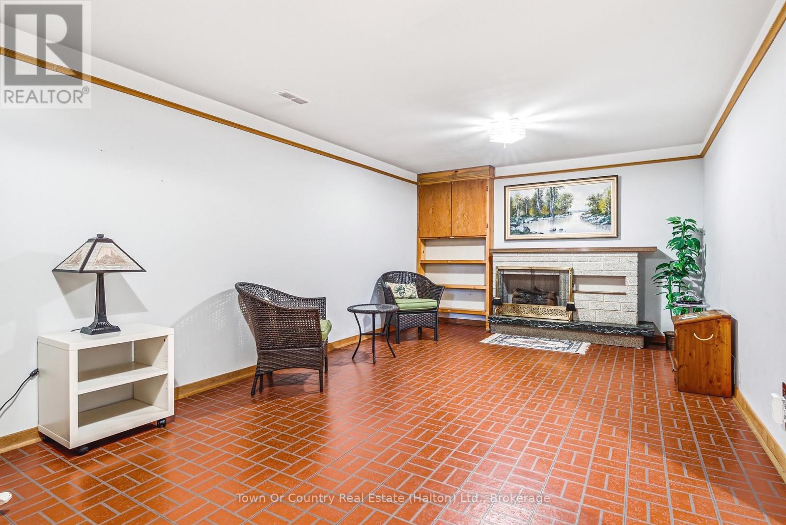 381 COMMERCIAL STREET - 24
