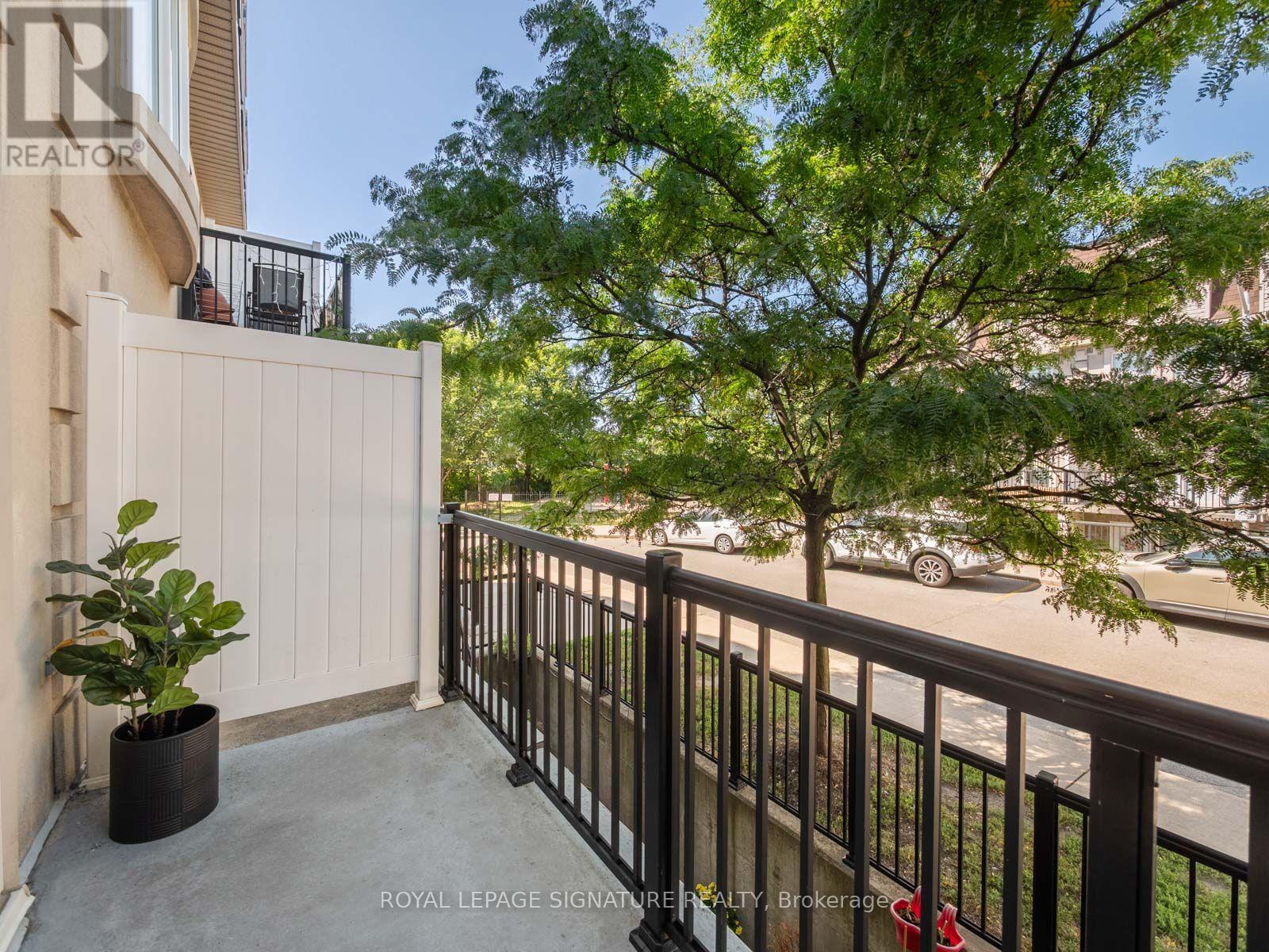 #2067 65 GEORGE APPLETON WAY - 38