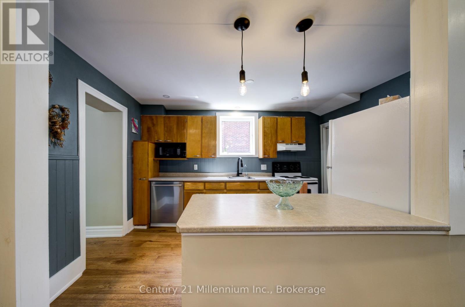 560 10TH ST A STREET W - 10