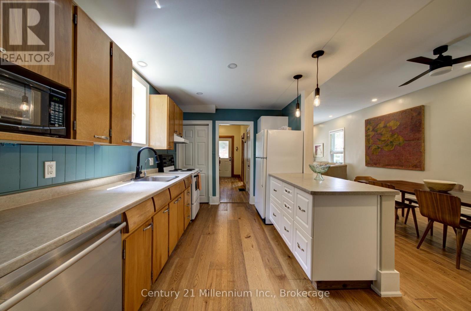 560 10TH ST A STREET W - 12