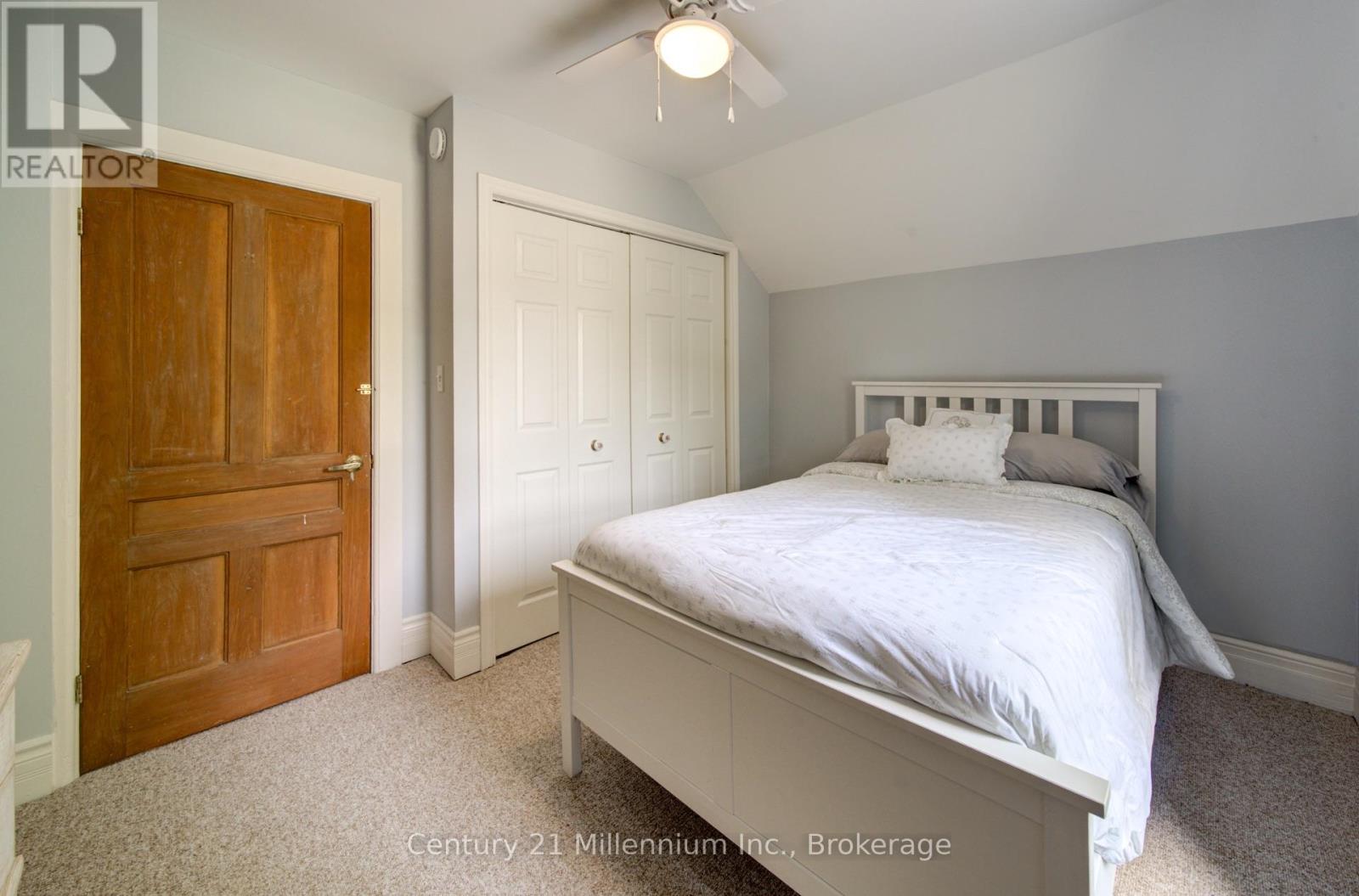 560 10TH ST A STREET W - 24