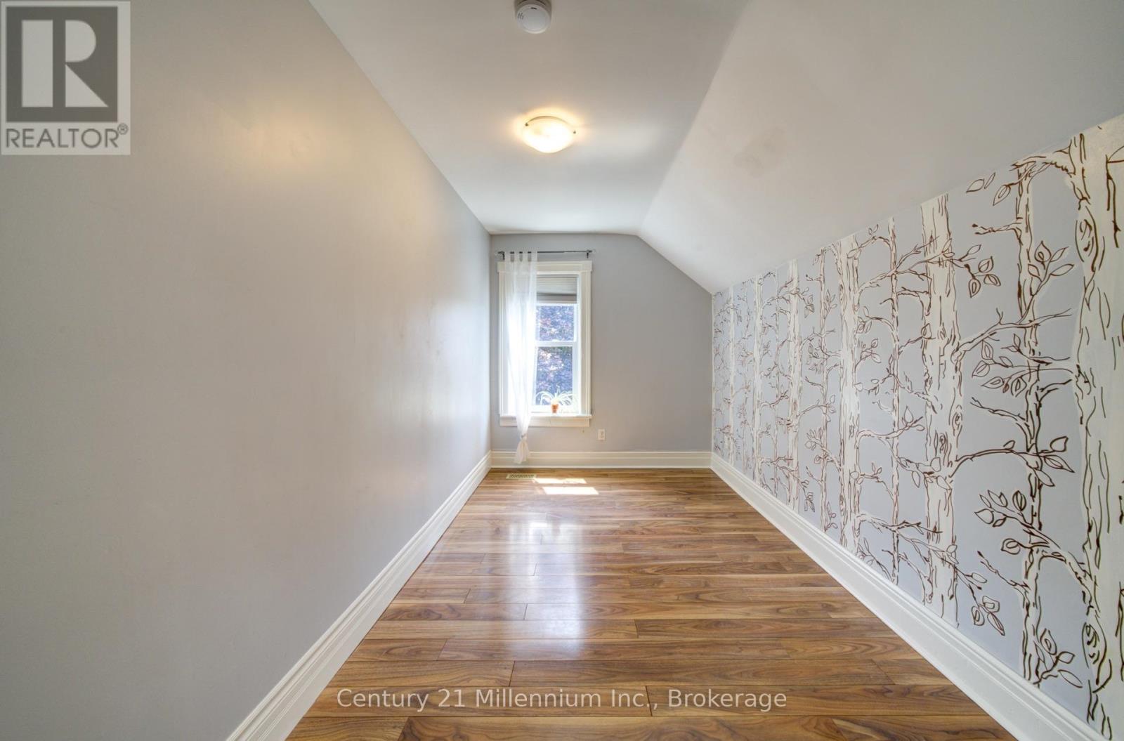 560 10TH ST A STREET W - 25