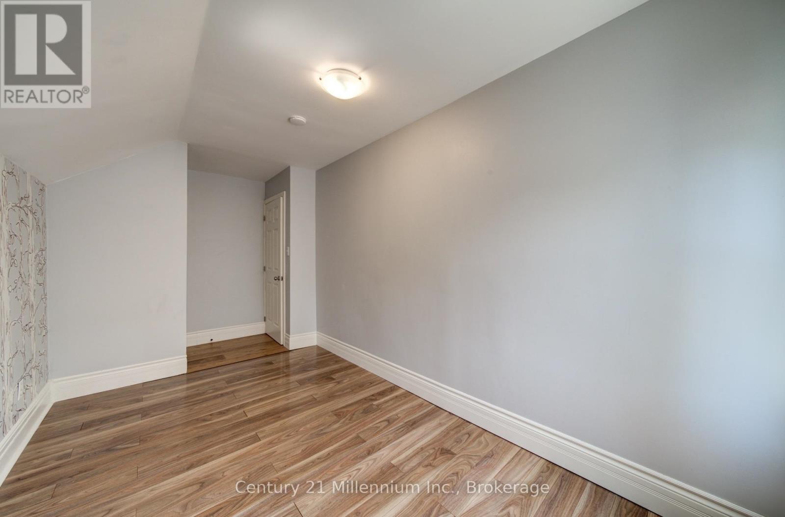 560 10TH ST A STREET W - 26