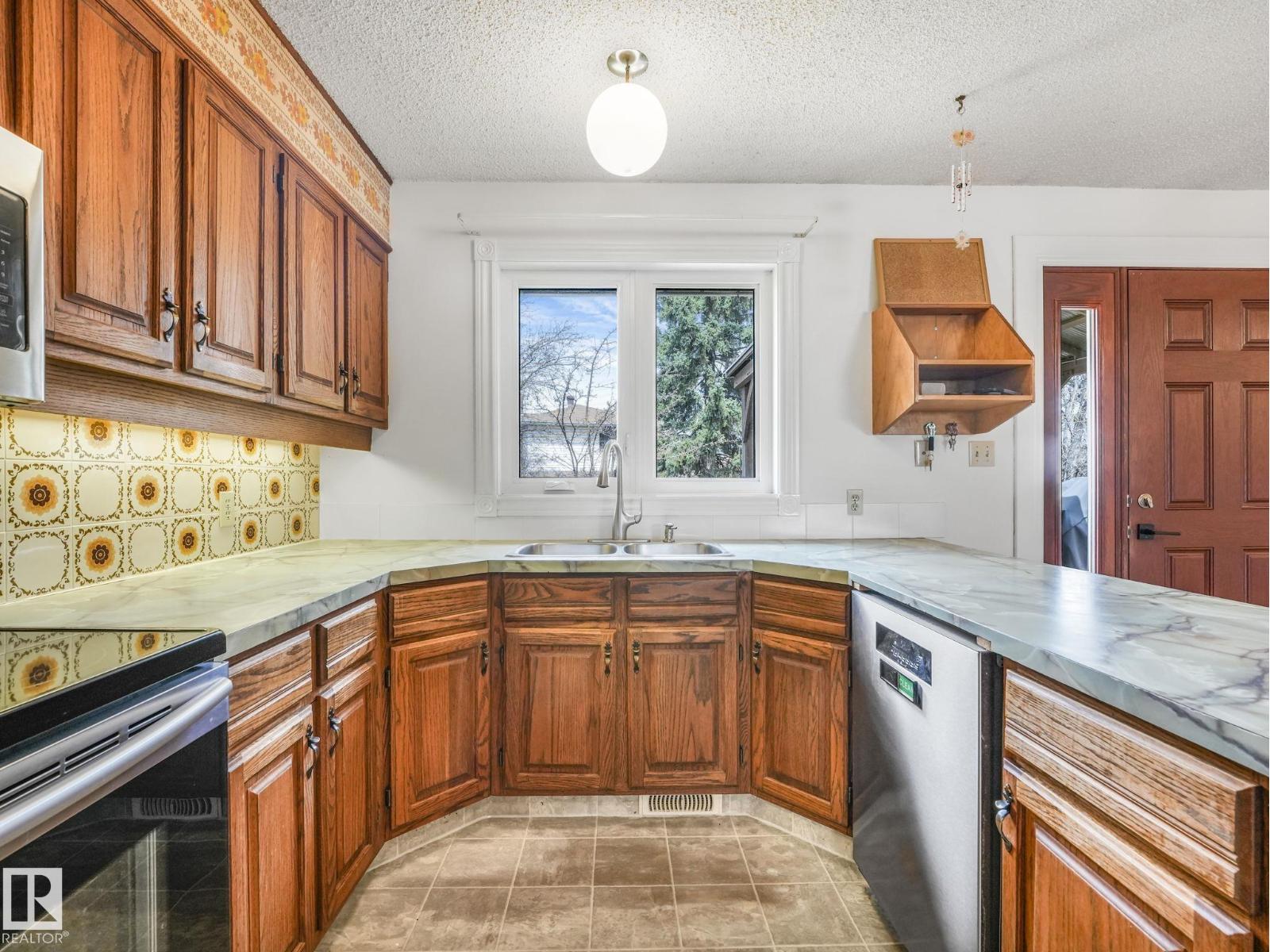 4512 20A AV NW - 14