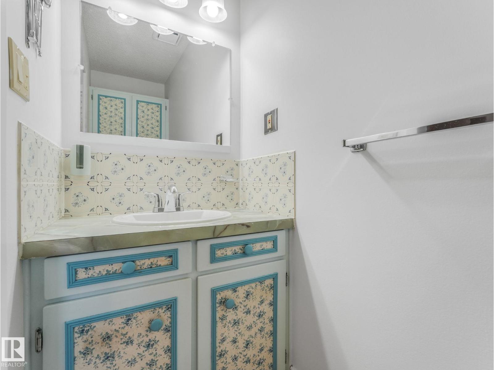 4512 20A AV NW - 22