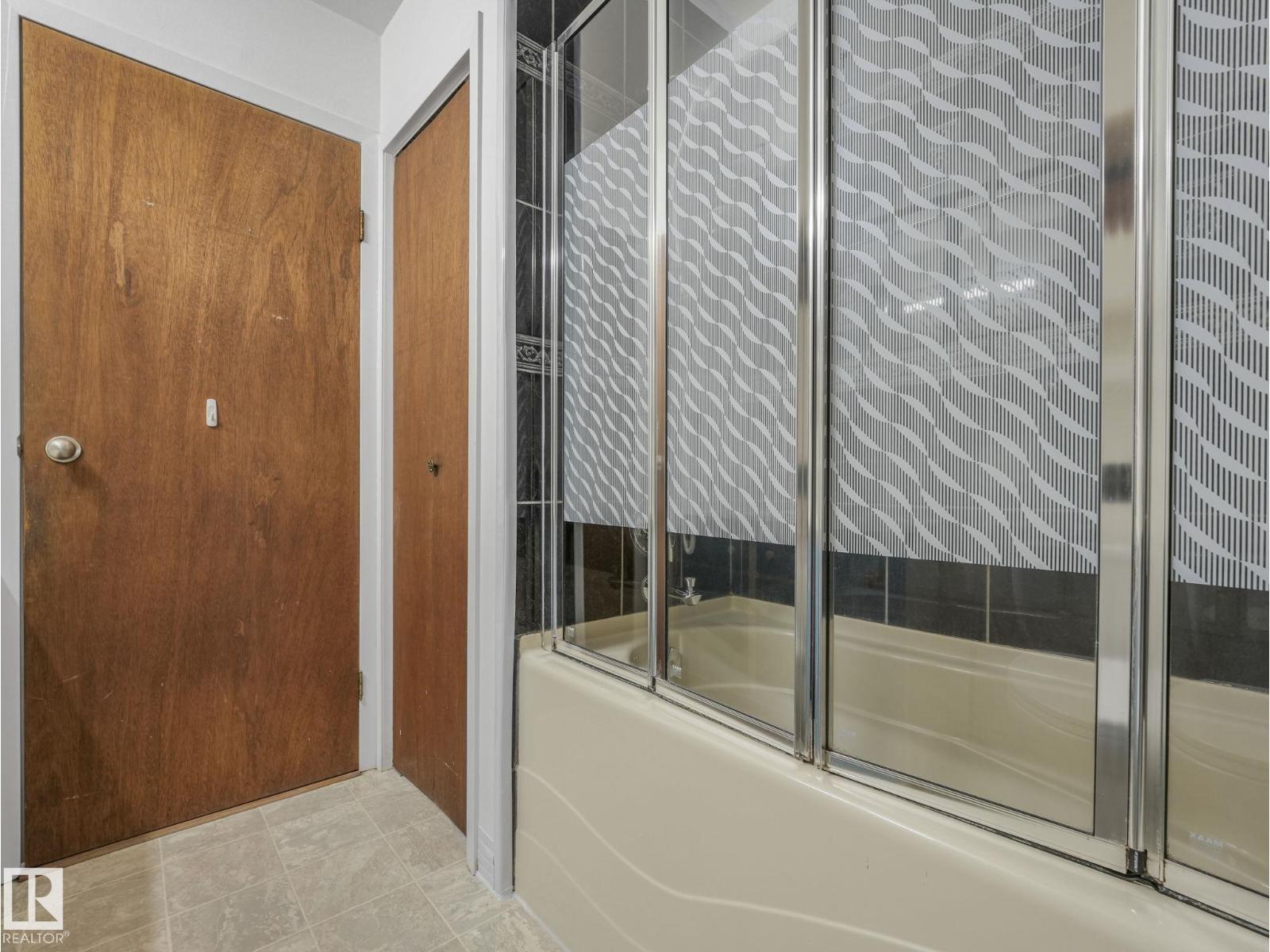 4512 20A AV NW - 26