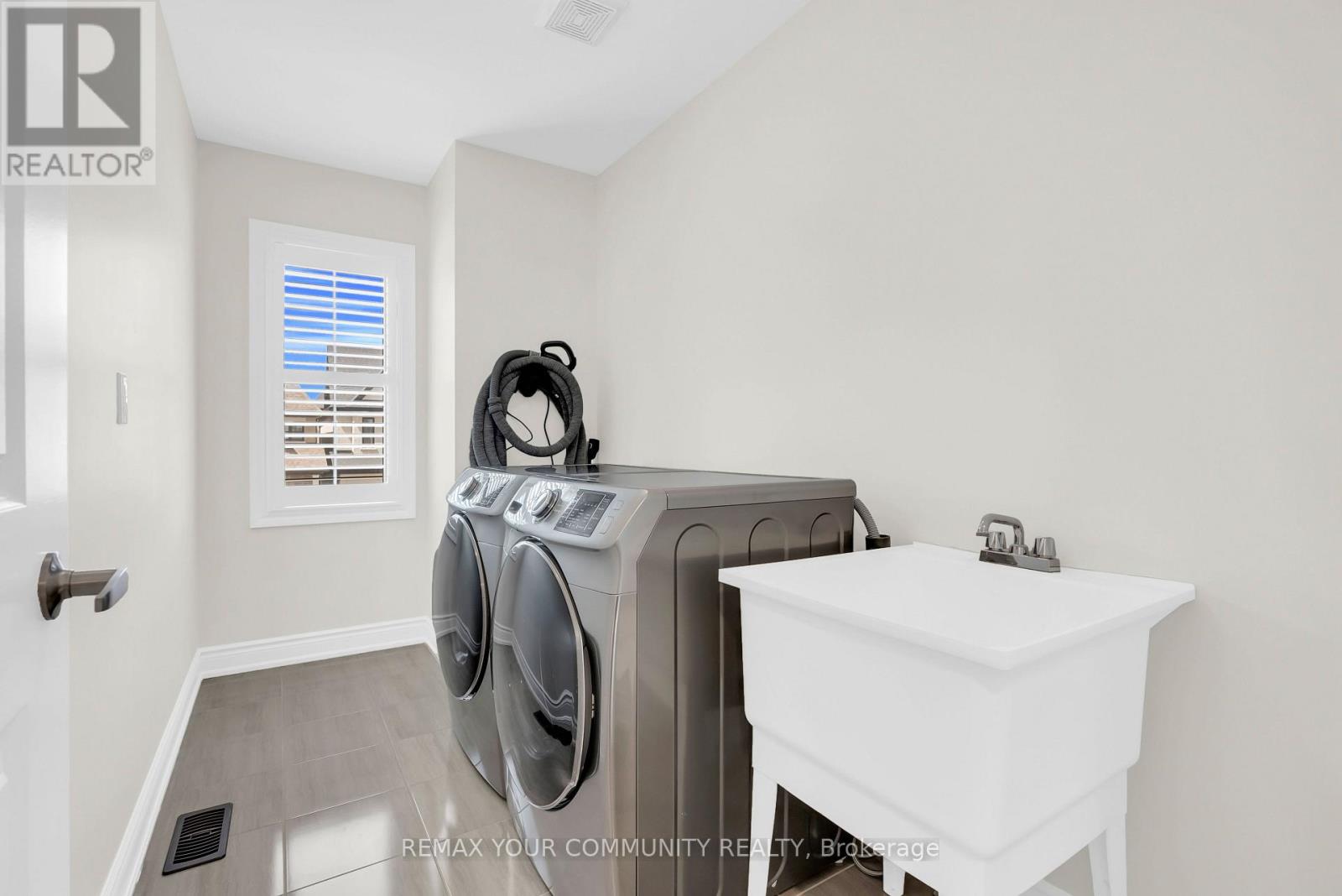 49 ZENITH AVENUE - 43