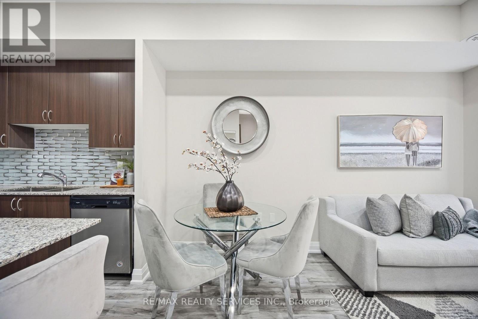 #302 26 COLES AVENUE - 12