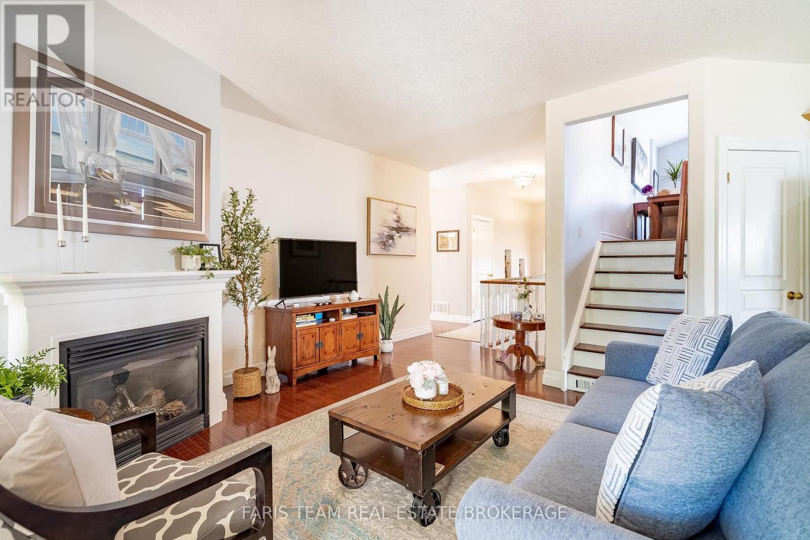 123 WAWINET STREET - 11