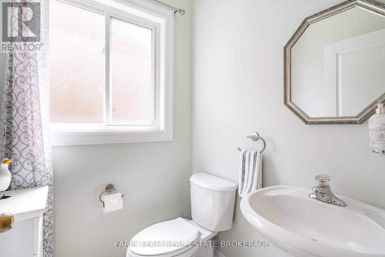 123 WAWINET STREET - 17