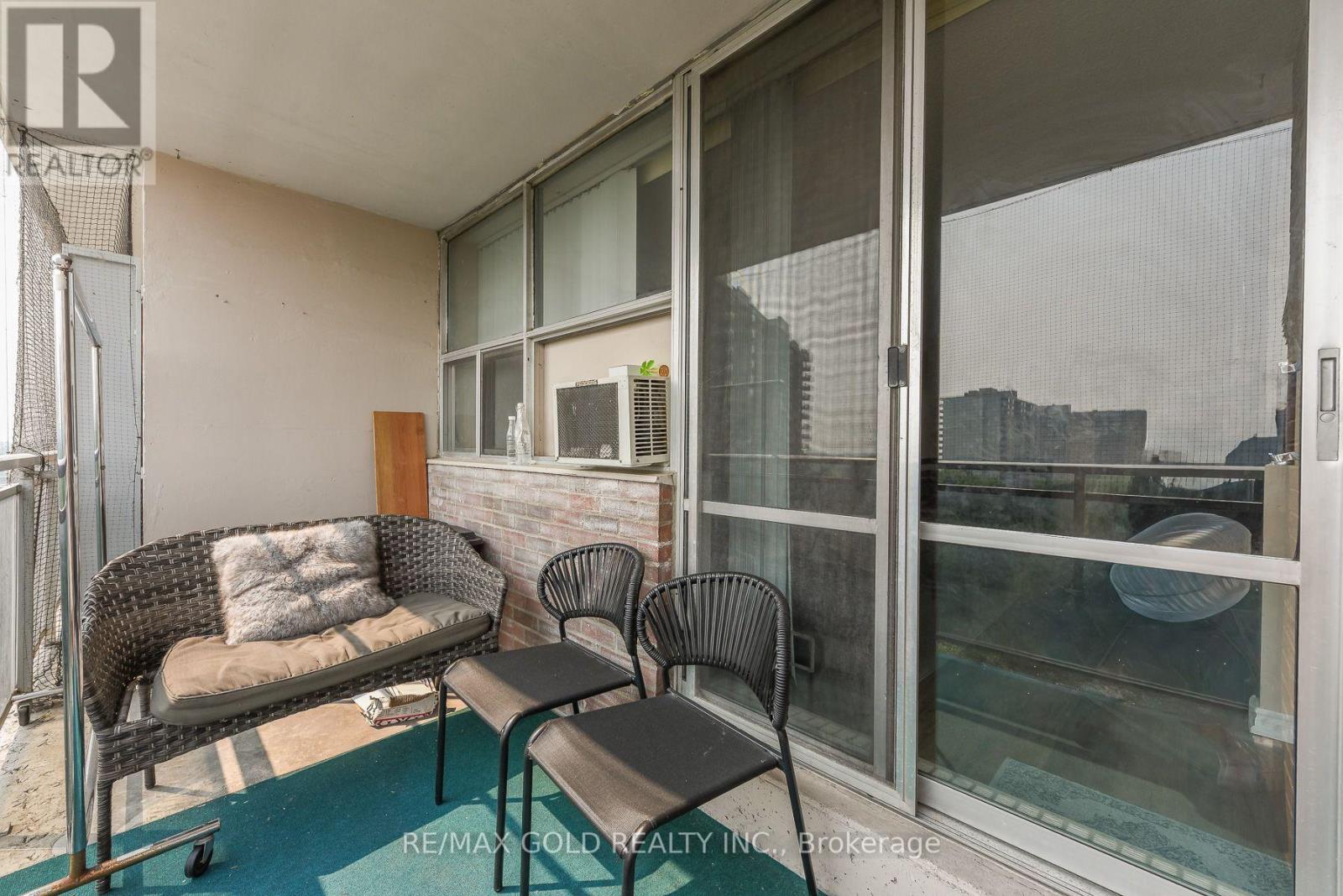#812 2645 KIPLING AVENUE - 27