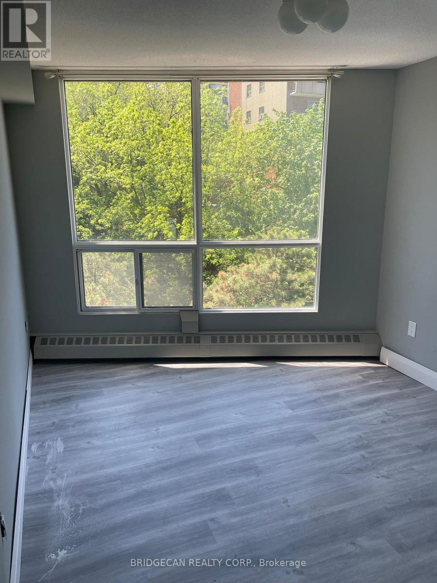 #708 150 CHARLTON AVENUE E - 9