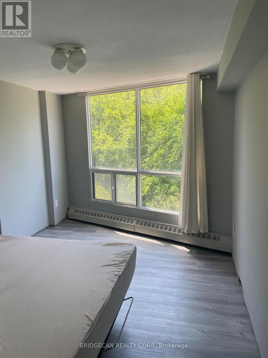 #708 150 CHARLTON AVENUE E - 11