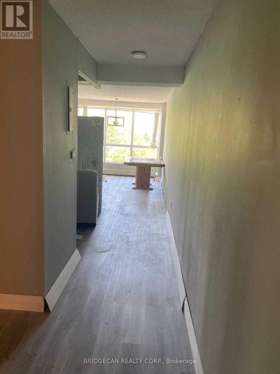 #708 150 CHARLTON AVENUE E - 6